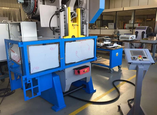 Grades de proteção e protecções especiais para prensas industriais